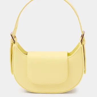 Рианна диктует моду: бордовый и жёлтый — новое стильное сочетание весны-2026