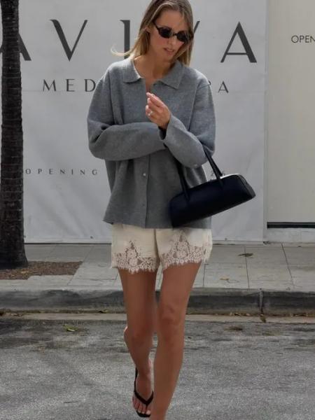 Шёлковые шорты вместо джинсовых: новый тренд лета 2026