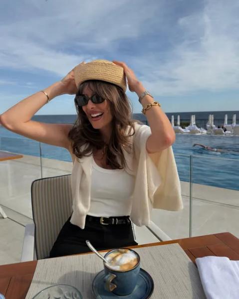 Соломенные шляпки-таблетки: модный тренд лета-2026