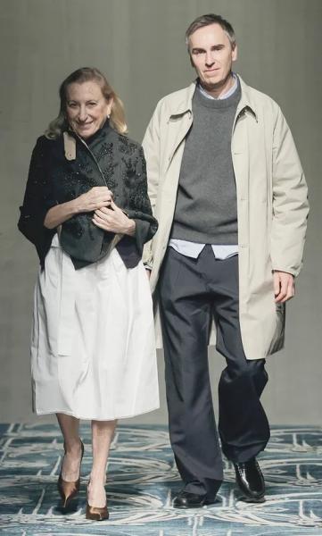 Ты тоже задумывалась, почему топовые дизайнеры так &laquo;странно&raquo; одеваются?