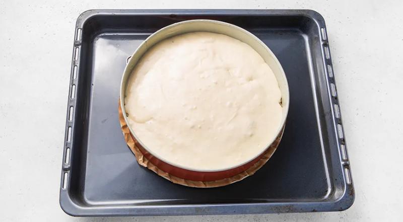 Заливной пирог с тунцом, яйцом и луком, пошаговый рецепт с фото на 493 ккал