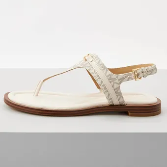 Запомни эти босоножки-стринги – самую стильную модель обуви 2026 года