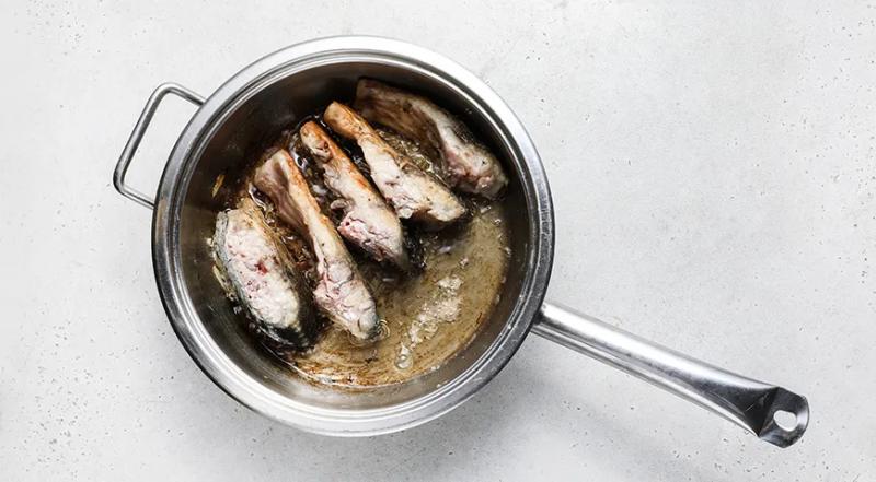 Жареный сазан, пошаговый рецепт с фото на 613 ккал