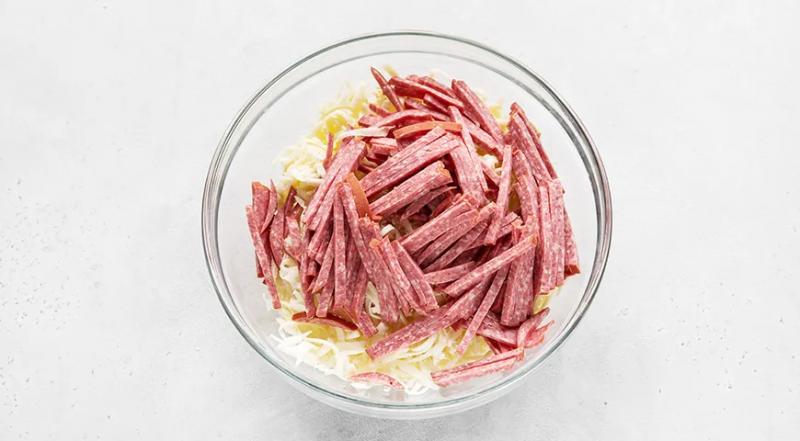 Хачапури с колбасой и сыром, пошаговый рецепт с фото на 686 ккал
