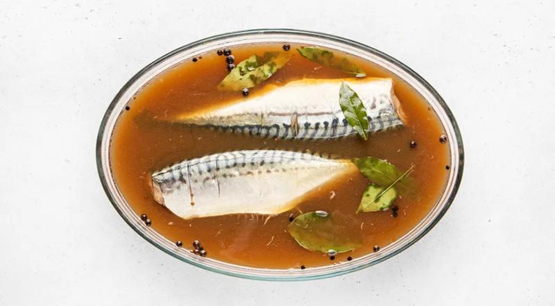 Скумбрия в чае и луковой шелухе, пошаговый рецепт с фото на 327 ккал