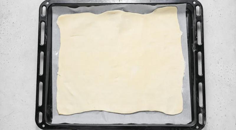 Cлоеный пирог с луком и яйцом, пошаговый рецепт с фото на 458 ккал