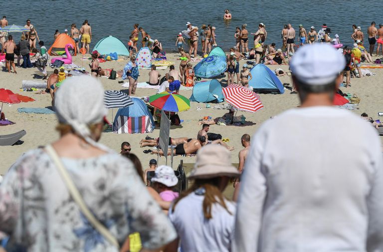 Почти тропики: рекордная жара на пляжах Балтийского моря