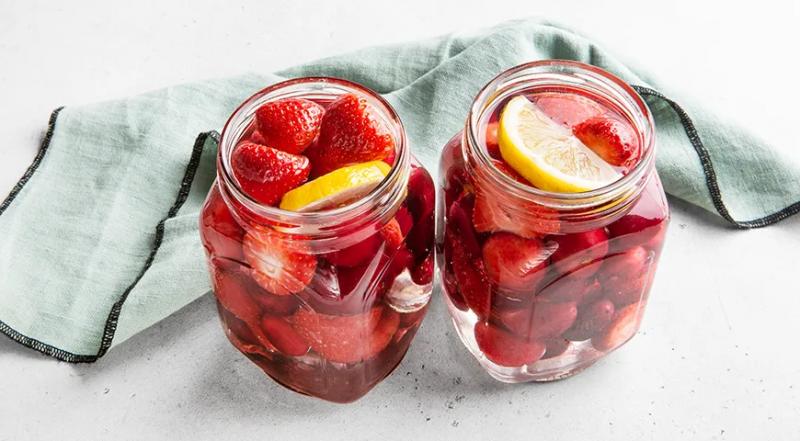 Компот из черешни с клубникой на зиму, пошаговый рецепт с фото на 145 ккал
